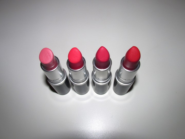 De gauche à droite: Please me, Relentlessly red, All fired up, Ruby woo