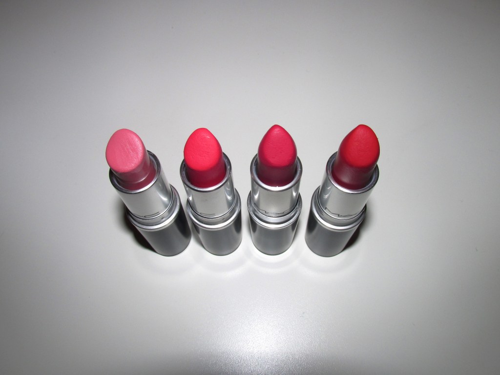 De gauche à droite: Please me, Relentlessly red, All fired up, Ruby woo