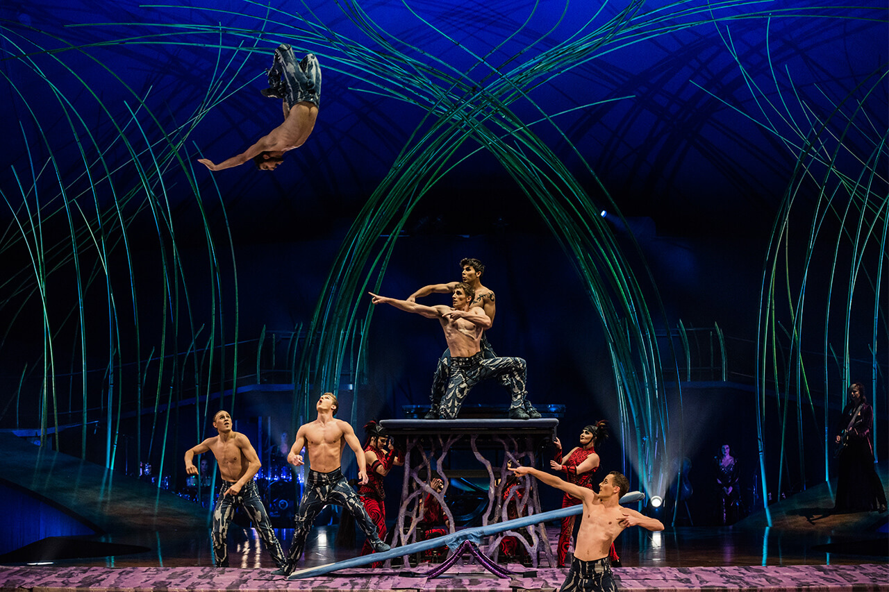 amaluna-act-teeterboard