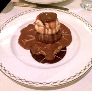 restaurant peninsula paris le lobby dessert chou chocolat