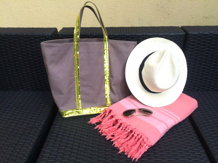 what's in my beach bag essentials chapeau fouta sac vanessa bruno