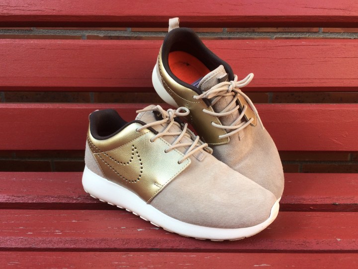 nike basket sneakers roshe one premium suede cuir doré beige nike factory outlet soldes