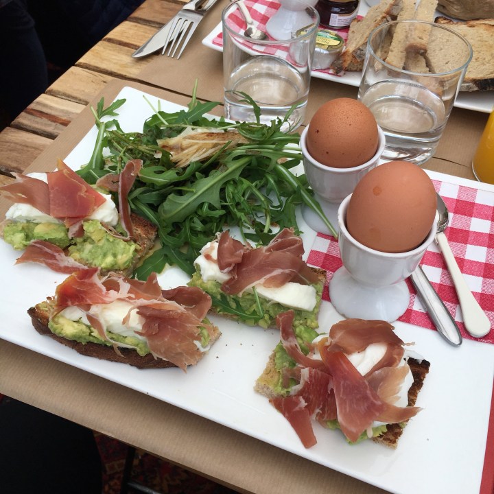 avis brunch café de gally avocado toast